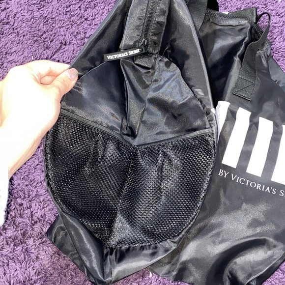 NWT~SOLD OUT VICTORIAS SECRET DUFFLE~VSX SPORT - Picture 4 of 6